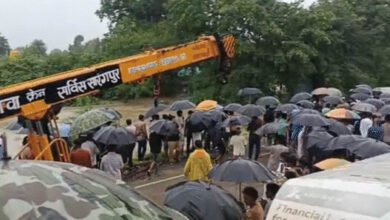 राजगढ़ में उफनते नाले में बही कार, 6 लोगों के शव मिले; 2 अब भी लापता, 3 को बचाया गया राजगढ़ में उफनते नाले में बही कार, 6 लोगों के शव मिले; 2 अब भी लापता, 3 को बचाया गया
