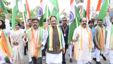 मुख्यमंत्री विष्णु देव साय ने हाथ में तिरंगा थामकर किया भव्य तिरंगा यात्रा का नेतृत्व मुख्यमंत्री विष्णु देव साय ने हाथ में तिरंगा थामकर किया भव्य तिरंगा यात्रा का नेतृत्व