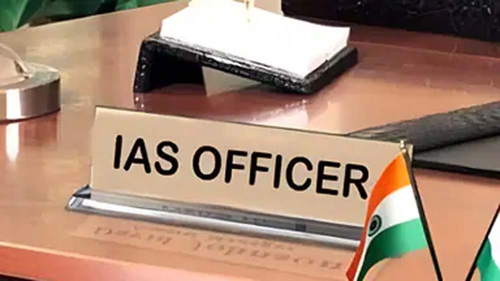 यूपी में बड़े प्रशासनिक फेरबदल की तैयारी, खराब प्रदर्शन वाले डीएम पर गिरेगी गाज यूपी में बड़े प्रशासनिक फेरबदल की तैयारी, खराब प्रदर्शन वाले डीएम पर गिरेगी गाज