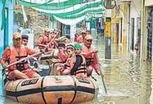 सीएम योगी के निर्देशों के अनुपालन में रामघाट पर बाढ़ राहत का चल रहा था प्रशिक्षण, युवक को डूबता देख तत्काल मोर्चा संभाला