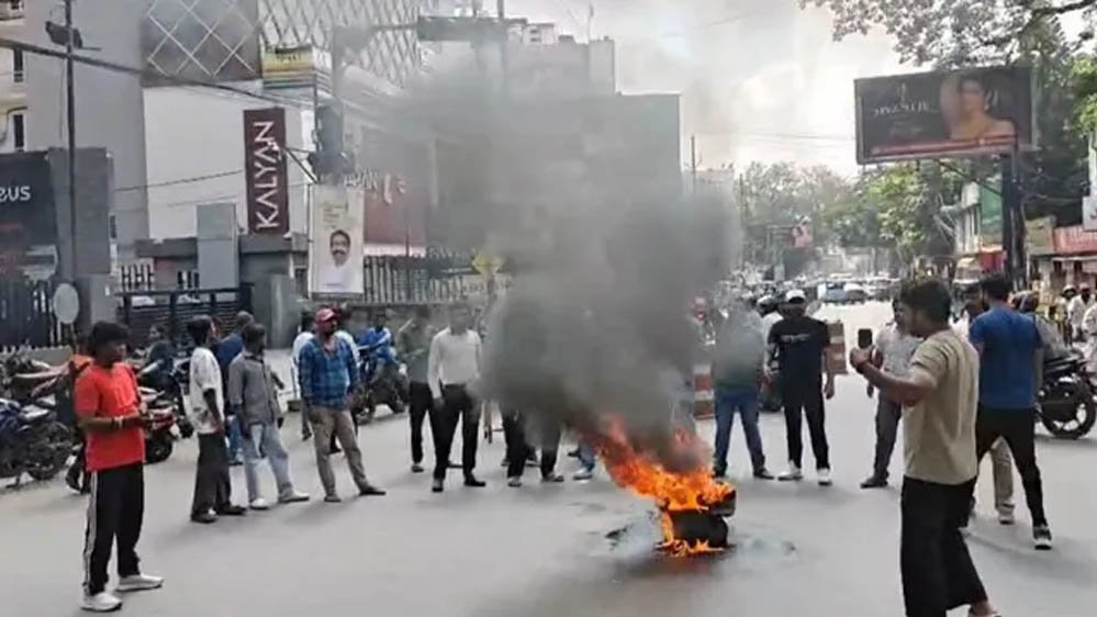 झारखंड में छात्रों का बड़ा ऐलान, बोले- ‘अब सिर्फ CM सोरेन से करेंगे बात’; आज BJP का बंद झारखंड में छात्रों का बड़ा ऐलान, बोले- ‘अब सिर्फ CM सोरेन से करेंगे बात’; आज BJP का बंद