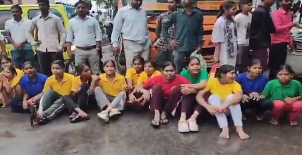लखनऊ में जेन-अल्फा के प्रदर्शन का असर, सर्वोदय स्कूलों में शिक्षकों की नियुक्ति का आदेश जारी लखनऊ में जेन-अल्फा के प्रदर्शन का असर, सर्वोदय स्कूलों में शिक्षकों की नियुक्ति का आदेश जारी