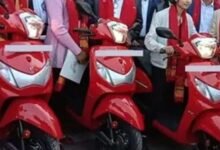 यूपी में 50 हजार मेधावी छात्राओं को मिलेगी मुफ्त स्कूटी, टॉप 5% छात्राओं की तैयार हो रही सूची