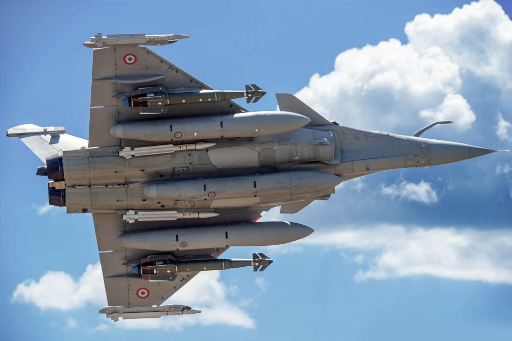 Rafale के डर से PAK ने जमीन पर उतार दी थी पूरी F-16 फ्लीट! पूर्व PAF अफसर का बड़ा खुलासा Rafale के डर से PAK ने जमीन पर उतार दी थी पूरी F-16 फ्लीट! पूर्व PAF अफसर का बड़ा खुलासा