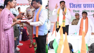 श्यामगिरी में शहीद पूर्व विधायक स्व. भीमा मंडावी को उप मुख्यमंत्री विजय शर्मा और वन मंत्री केदार कश्यप ने दी श्रद्धांजलि श्यामगिरी में शहीद पूर्व विधायक स्व. भीमा मंडावी को उप मुख्यमंत्री विजय शर्मा और वन मंत्री केदार कश्यप ने दी श्रद्धांजलि