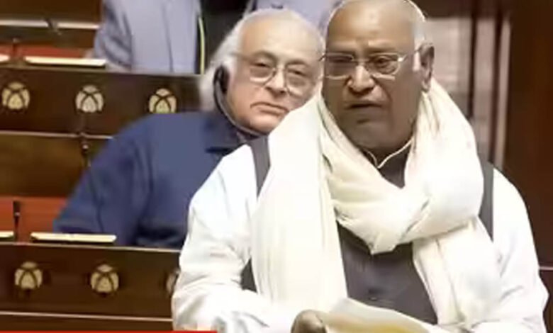 खरगे के मंच के ‘शुद्धिकरण’ पर भड़के जेपी नड्डा, बोले- ‘दुखदायी है, हम इसकी जांच करेंगे’; सदन में हंगामा खरगे के मंच के ‘शुद्धिकरण’ पर भड़के जेपी नड्डा, बोले- ‘दुखदायी है, हम इसकी जांच करेंगे’; सदन में हंगामा