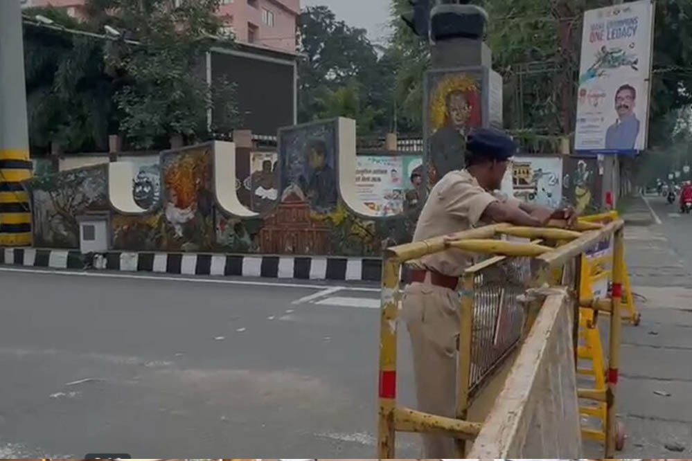 झारखंड में छात्र आंदोलन 20वें दिन भी जारी, CM आवास बना ‘किला’; मांगों पर अड़े प्रदर्शनकारी झारखंड में छात्र आंदोलन 20वें दिन भी जारी, CM आवास बना ‘किला’; मांगों पर अड़े प्रदर्शनकारी