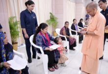 सीएम योगी और बच्ची के बीच संवाद से खिलखिला उठे हॉल में मौजूद लोग, सभी ने सीएम के वात्सल्य की प्रशंसा की