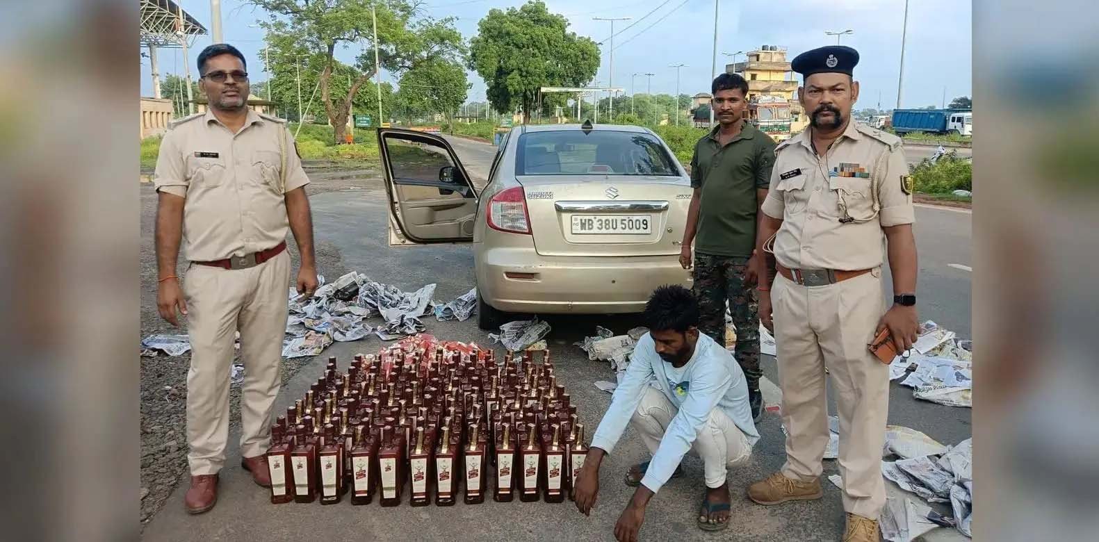 बिहार में शराब तस्करी का बड़ा खुलासा, कार के गुप्त तहखाने से 124 लीटर शराब बरामद बिहार में शराब तस्करी का बड़ा खुलासा, कार के गुप्त तहखाने से 124 लीटर शराब बरामद