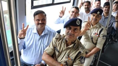 ईवी बस से जनविश्वास शिविर के लिए रवाना हुए संभागायुक्त,कलेक्टर एवं अन्य वरिष्ठ अधिकारी ईवी बस से जनविश्वास शिविर के लिए रवाना हुए संभागायुक्त,कलेक्टर एवं अन्य वरिष्ठ अधिकारी