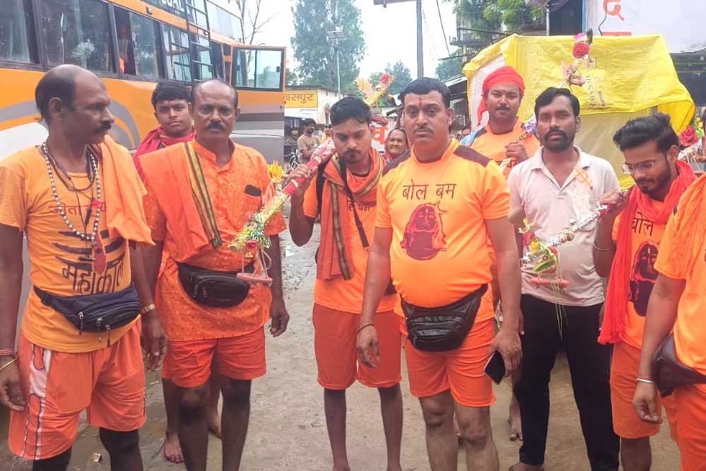 बाबा धाम के लिए बिलासपुर से श्रद्धालु हुए रवाना बाबा धाम के लिए बिलासपुर से श्रद्धालु हुए रवाना