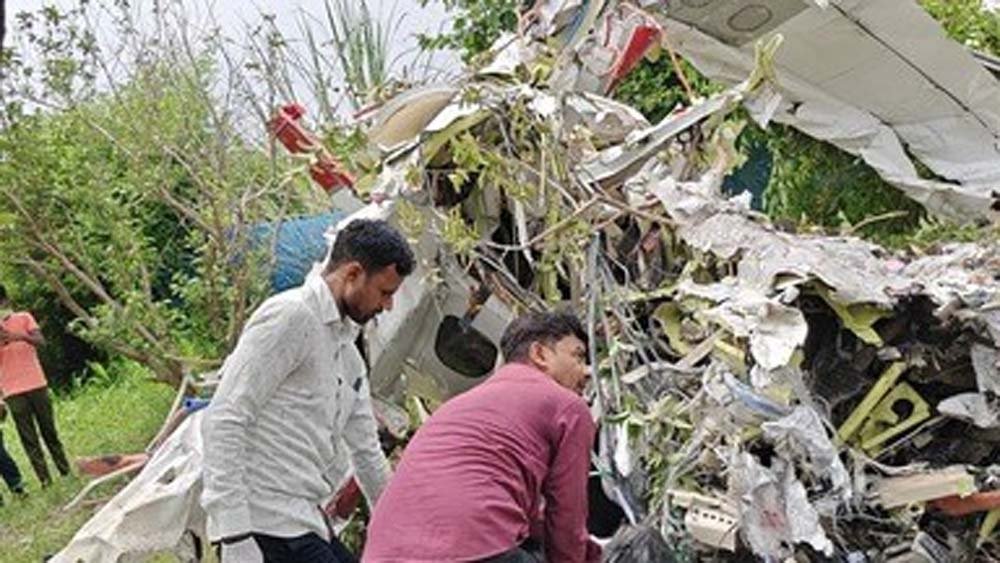 कानपुर में ट्रेनिंग विमान क्रैश, दो ट्रेनी पायलटों की मौत; गंगा बैराज के पास हादसा कानपुर में ट्रेनिंग विमान क्रैश, दो ट्रेनी पायलटों की मौत; गंगा बैराज के पास हादसा