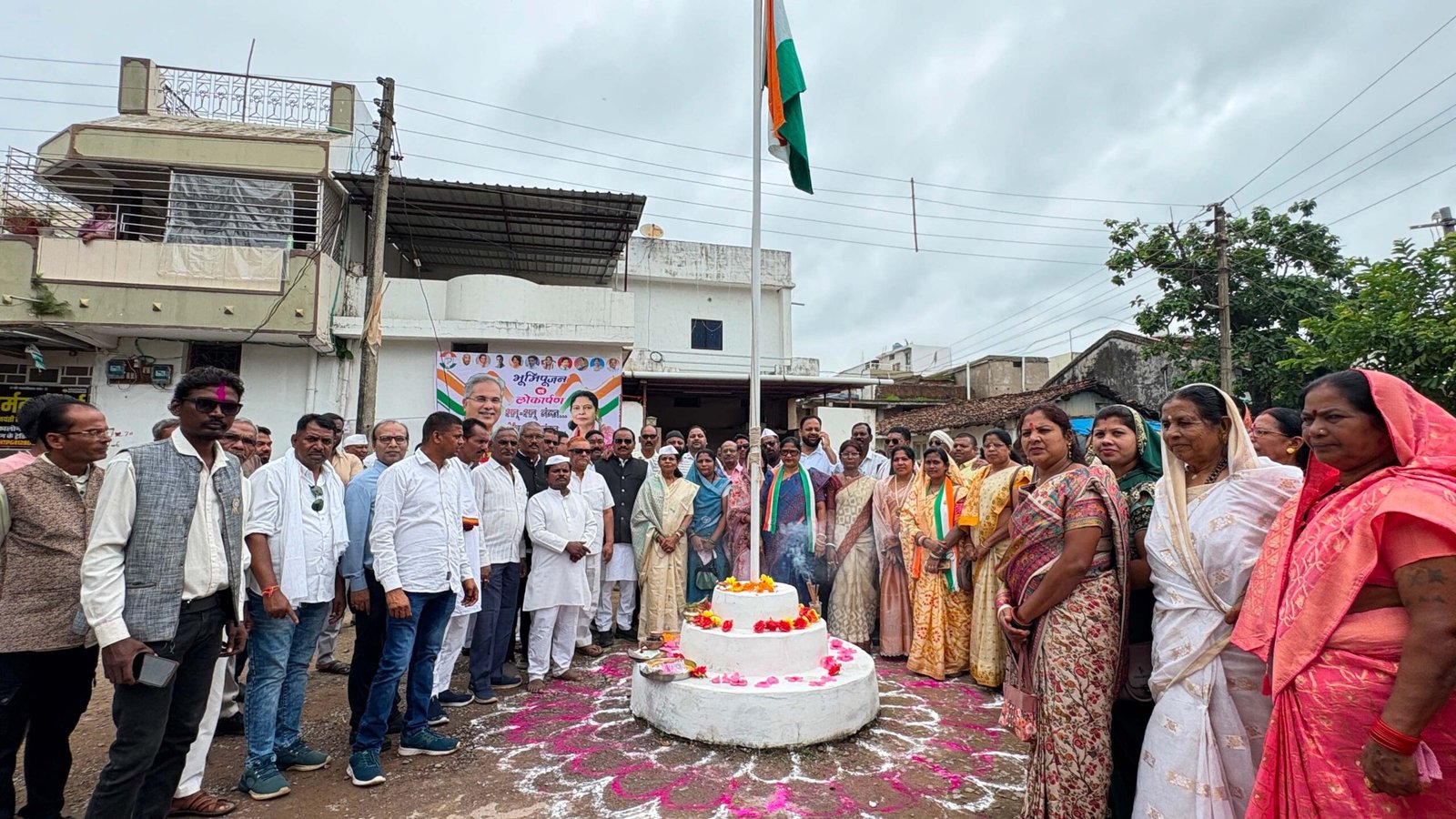 नगरी में विधायक अंबिका मरकाम ने फहराया तिरंगा, एकता और लोकतांत्रिक मूल्यों की रक्षा का लिया संकल्प नगरी में विधायक अंबिका मरकाम ने फहराया तिरंगा, एकता और लोकतांत्रिक मूल्यों की रक्षा का लिया संकल्प