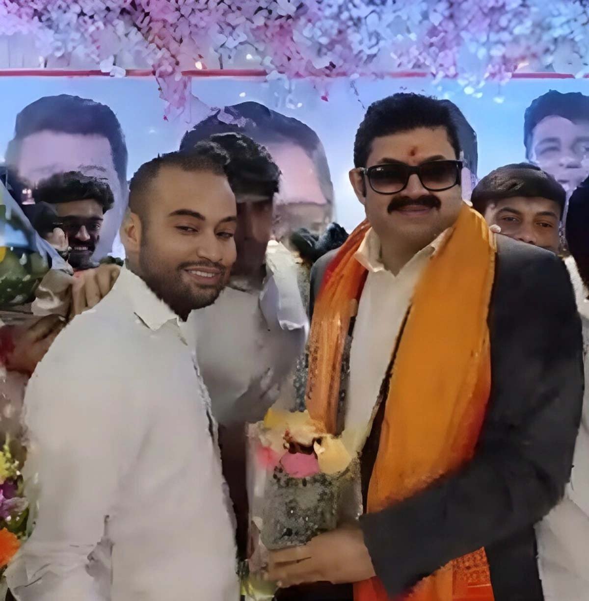 वाराणसी एयरपोर्ट पर लाइसेंसी पिस्टल से चली गोली, दो कर्मचारी घायल; कमलेश राय हिरासत में वाराणसी एयरपोर्ट पर लाइसेंसी पिस्टल से चली गोली, दो कर्मचारी घायल; कमलेश राय हिरासत में
