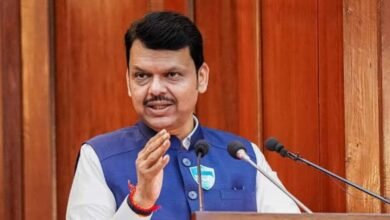 दिल्ली जाने की अटकलों पर फडणवीस का जवाब, बोले- महाराष्ट्र में ही रहूंगा और सेवा करता रहूंगा
