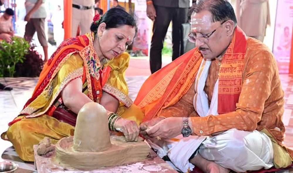 मुख्यमंत्री विष्णुदेव साय ने सावन सोमवार और नागपंचमी पर फलेश्वरनाथ महादेव की पूजा-अर्चना की मुख्यमंत्री विष्णुदेव साय ने सावन सोमवार और नागपंचमी पर फलेश्वरनाथ महादेव की पूजा-अर्चना की