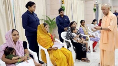 रास्ता न दिला पाएं तो लेखपाल, कानूनगो, तहसीलदार सबको सस्पेंड करो-मुख्यमंत्री योगी