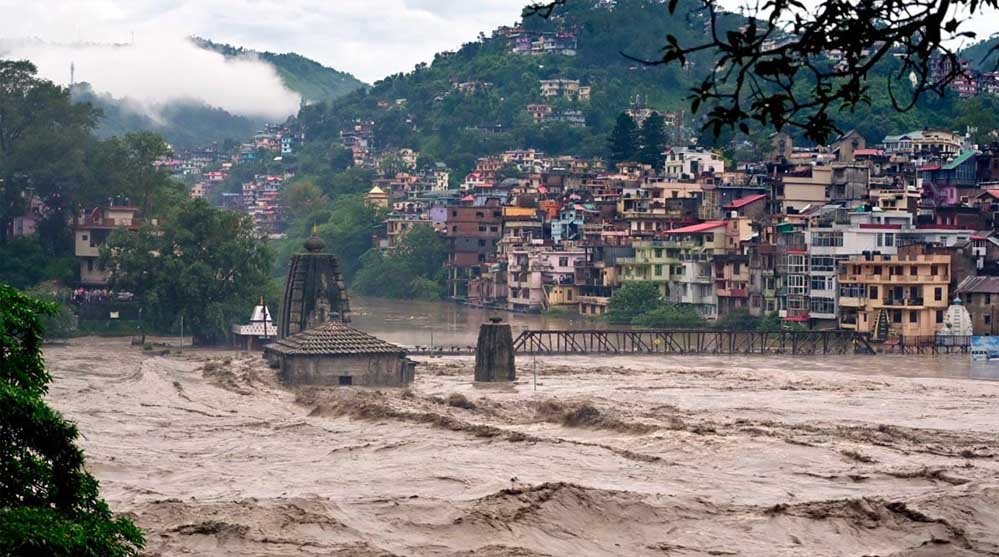 Uttarakhand Weather: उत्तराखंड में भारी बारिश का दौर जारी, आज ऑरेंज अलर्ट; कई जिलों में बिगड़े हालात Uttarakhand Weather: उत्तराखंड में भारी बारिश का दौर जारी, आज ऑरेंज अलर्ट; कई जिलों में बिगड़े हालात