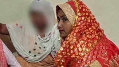 Hapur News: शादी के 24 घंटे बाद दुल्हन फरार, सोने-चांदी के जेवर और नकदी लेकर भागने का आरोप Hapur News: शादी के 24 घंटे बाद दुल्हन फरार, सोने-चांदी के जेवर और नकदी लेकर भागने का आरोप