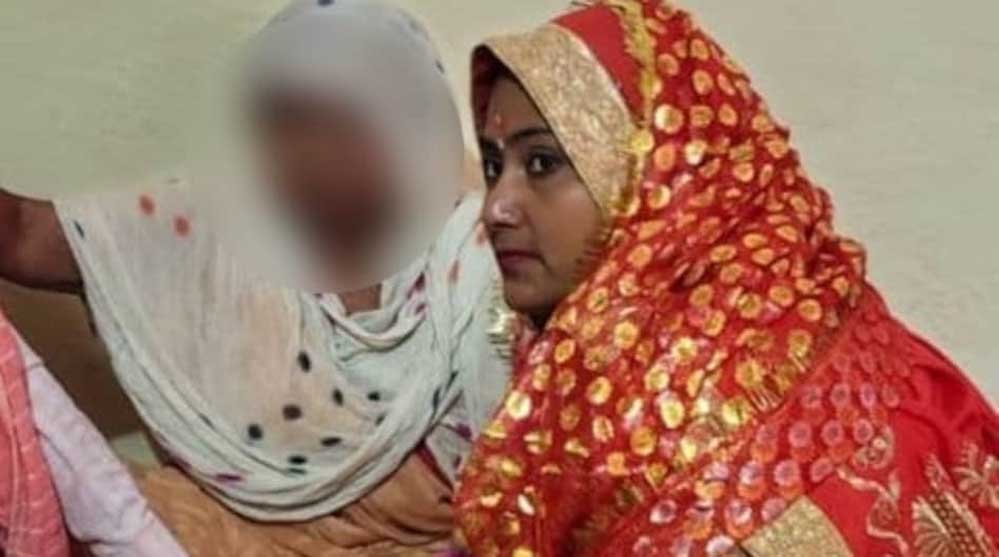 Hapur News: शादी के 24 घंटे बाद दुल्हन फरार, सोने-चांदी के जेवर और नकदी लेकर भागने का आरोप Hapur News: शादी के 24 घंटे बाद दुल्हन फरार, सोने-चांदी के जेवर और नकदी लेकर भागने का आरोप