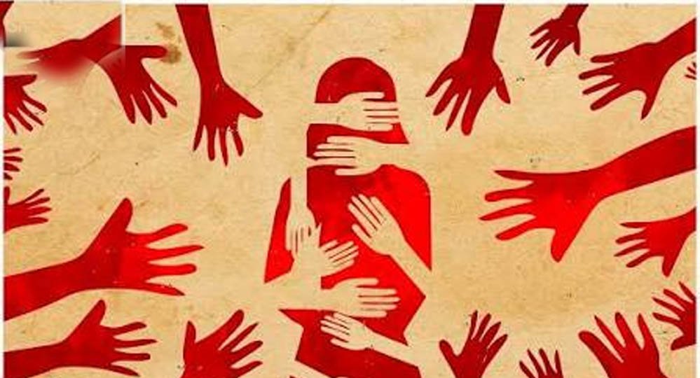 गुना में युवती से गैंगरेप की कोशिश, 6 आरोपियों से अकेले भिड़ी पीड़िता; पुलिस जांच तेज गुना में युवती से गैंगरेप की कोशिश, 6 आरोपियों से अकेले भिड़ी पीड़िता; पुलिस जांच तेज
