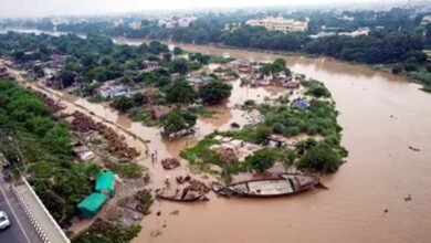 बिहार में गंगा उफान पर, कई नदियां खतरे के निशान से ऊपर बिहार में गंगा उफान पर, कई नदियां खतरे के निशान से ऊपर