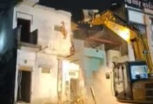 महाकाल मंदिर के सामने गरजा बुलडोजर, 65 साल पुराना परचुरे भवन 60 मिनट में जमींदोज; जानें वजह