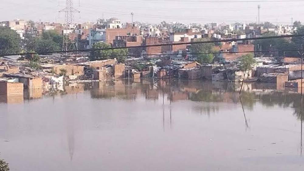 कानपुर में पांडु नदी का कहर, 150 से ज्यादा परिवारों ने किया पलायन; गंगा भी खतरे के करीब कानपुर में पांडु नदी का कहर, 150 से ज्यादा परिवारों ने किया पलायन; गंगा भी खतरे के करीब