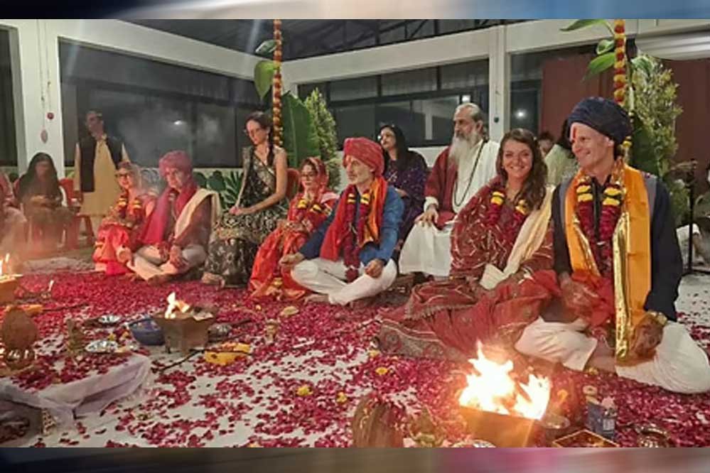 उज्जैन में दिखी अनोखी आस्था! इटली, स्पेन और इंग्लैंड के जोड़ों ने अपनाया हिंदू विवाह संस्कार