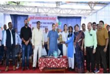 बिलासपुर की ग्रामीण बेटियों का कमाल! दीवार पर थूकते ही बजेगा अलार्म, बारिश में खुद खुलेगा छाता