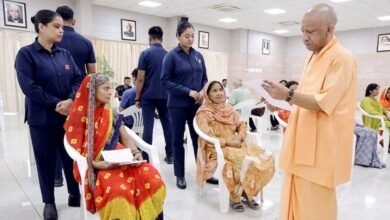 ‘मेरे पास 5 गाय हैं, और पालना चाहती हूं…’ पूनम की बात सुन CM योगी ने तुरंत अफसरों को दिया आदेश ‘मेरे पास 5 गाय हैं, और पालना चाहती हूं…’ पूनम की बात सुन CM योगी ने तुरंत अफसरों को दिया आदेश