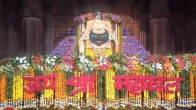 रजत मुकुट और मुंडमाल-रुद्राक्ष की माला से महाकाल का दिव्य श्रृंगार, ओंकारेश्वर में रुद्राभिषेक रजत मुकुट और मुंडमाल-रुद्राक्ष की माला से महाकाल का दिव्य श्रृंगार, ओंकारेश्वर में रुद्राभिषेक