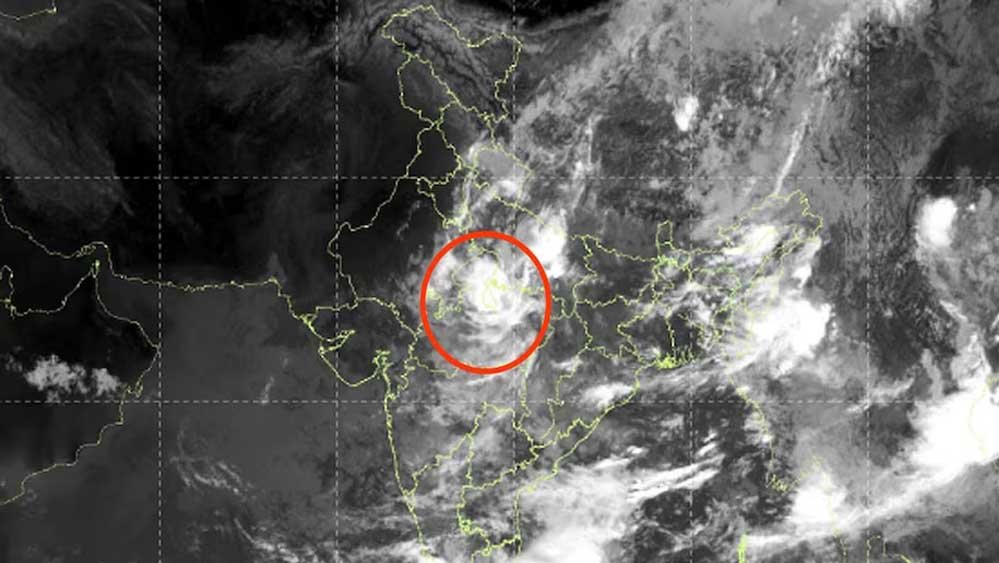 सैटेलाइट फोटो में मॉनसून का नया चेहरा! पूर्वी और मध्य भारत पर बादलों का भयानक घेरा सैटेलाइट फोटो में मॉनसून का नया चेहरा! पूर्वी और मध्य भारत पर बादलों का भयानक घेरा