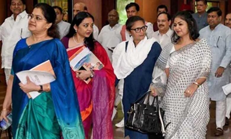 सुप्रीम कोर्ट के नोटिस के बाद ओम बिरला भी एक्शन में, TMC के बागी सांसदों से 7 दिन में जवाब तलब सुप्रीम कोर्ट के नोटिस के बाद ओम बिरला भी एक्शन में, TMC के बागी सांसदों से 7 दिन में जवाब तलब