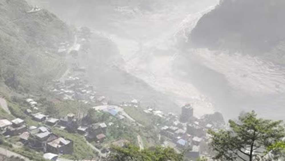पहाड़ों से उठा धुएं का गुबार, फिर आया महाप्रलय; नेपाल में बाढ़ के 4 खौफनाक VIDEO पहाड़ों से उठा धुएं का गुबार, फिर आया महाप्रलय; नेपाल में बाढ़ के 4 खौफनाक VIDEO