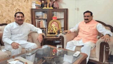 नरोत्तम मिश्रा के घर पहुंचे मंत्री एंदलसिंह कंसाना, बंद कमरे में बातचीत से बढ़ी सियासी सरगर्मी नरोत्तम मिश्रा के घर पहुंचे मंत्री एंदलसिंह कंसाना, बंद कमरे में बातचीत से बढ़ी सियासी सरगर्मी