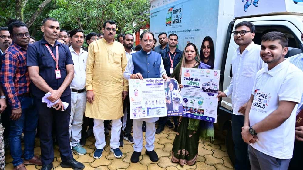 मुख्यमंत्री ने ‘अंतरिक्ष संगवारी’ अंतरिक्ष यात्री प्रशिक्षण पहल का किया शुभारंभ