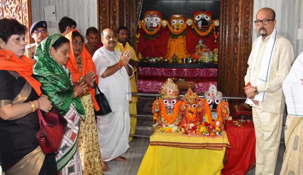 रायपुर : रक्षाबंधन पर राज्यपाल रमेन डेका ने भगवान जगन्नाथ के दर्शन कर बांधा रक्षासूत्र रायपुर : रक्षाबंधन पर राज्यपाल रमेन डेका ने भगवान जगन्नाथ के दर्शन कर बांधा रक्षासूत्र