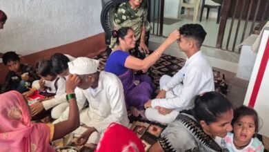 रक्षाबंधन पर भोपाल सेंट्रल जेल में खास इंतजाम, बहनों ने भाइयों से मिलकर बांधी राखी रक्षाबंधन पर भोपाल सेंट्रल जेल में खास इंतजाम, बहनों ने भाइयों से मिलकर बांधी राखी