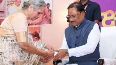 बहनों का स्नेह और आशीर्वाद मेरे लिए अनमोल : मुख्यमंत्री विष्णु देव साय बहनों का स्नेह और आशीर्वाद मेरे लिए अनमोल : मुख्यमंत्री विष्णु देव साय