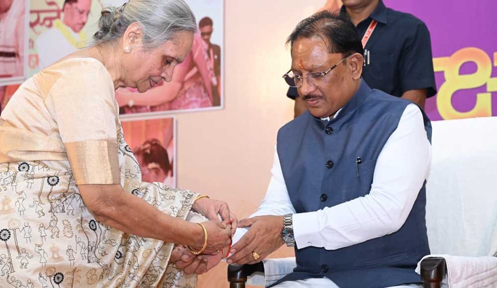 बहनों का स्नेह और आशीर्वाद मेरे लिए अनमोल : मुख्यमंत्री विष्णु देव साय बहनों का स्नेह और आशीर्वाद मेरे लिए अनमोल : मुख्यमंत्री विष्णु देव साय