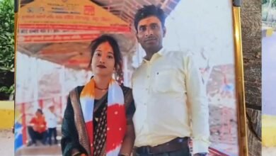 बिहार पुलिस में नौकरी लगते ही पत्नी फरार! पति ने प्रेमी संग भागने का लगाया आरोप बिहार पुलिस में नौकरी लगते ही पत्नी फरार! पति ने प्रेमी संग भागने का लगाया आरोप