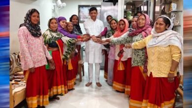 महापौर ने सफाईमित्र बहनों से बंधवाई राखी, बोले- शहर की स्वच्छता की असली ताकत आप