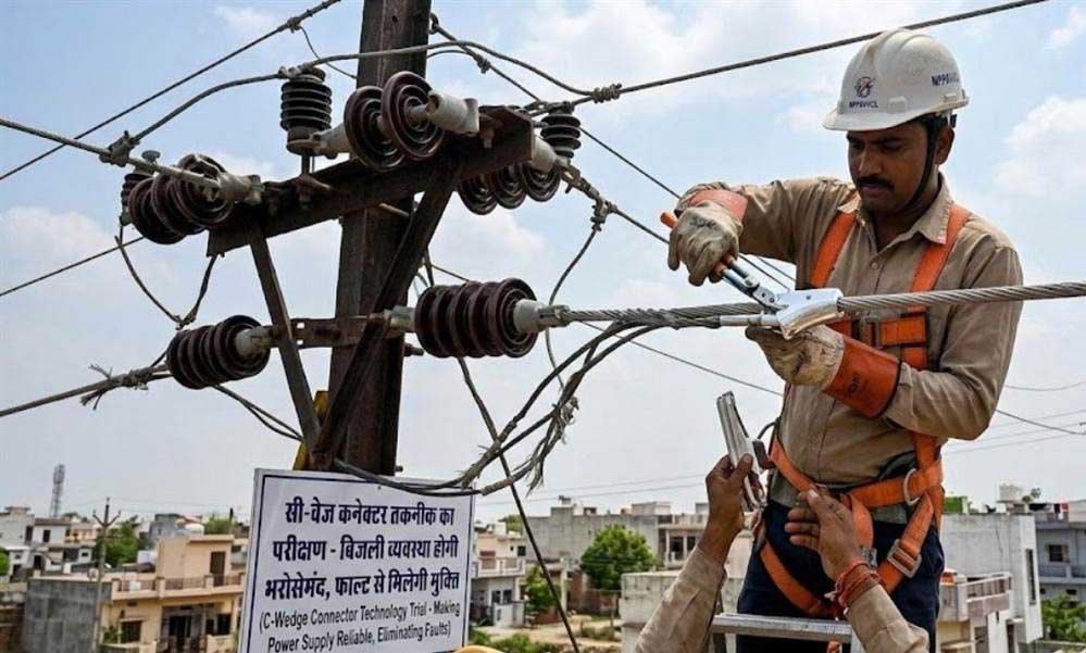 मध्य प्रदेश में बिजली व्यवस्था होगी और मजबूत! HT लाइनों में C-वेज कनेक्टर का पायलट प्रोजेक्ट शुरू मध्य प्रदेश में बिजली व्यवस्था होगी और मजबूत! HT लाइनों में C-वेज कनेक्टर का पायलट प्रोजेक्ट शुरू