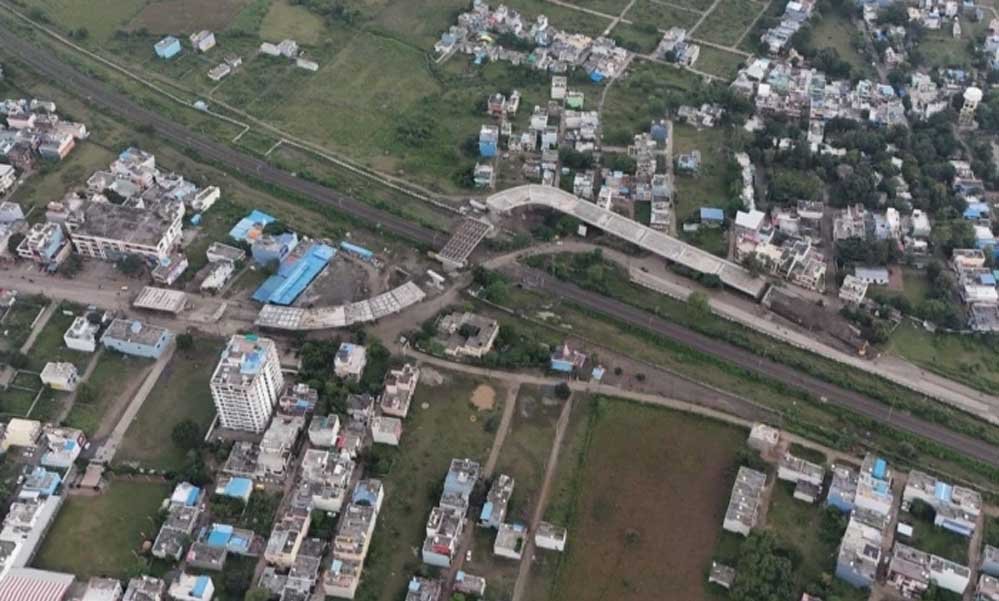 सीहोर में 28 करोड़ के ओवरब्रिज का खतरनाक मोड़! ड्रोन फुटेज ने खोली डिजाइन की खामियां सीहोर में 28 करोड़ के ओवरब्रिज का खतरनाक मोड़! ड्रोन फुटेज ने खोली डिजाइन की खामियां