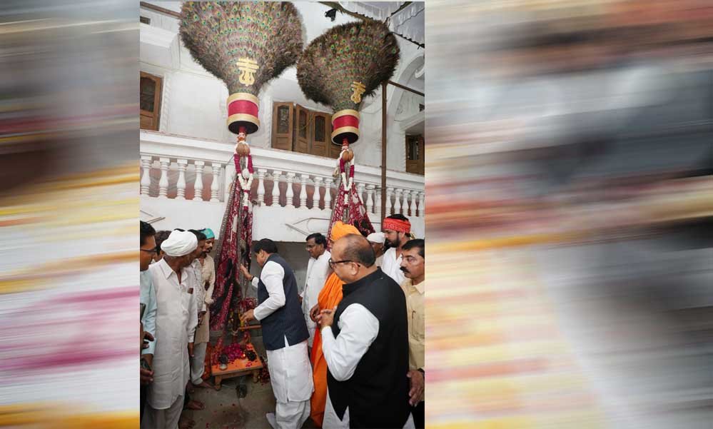 मुख्यमंत्री डॉ. यादव ने उज्जैन में वाल्मीकि धाम आश्रम में किया छड़ी-पूजन मुख्यमंत्री डॉ. यादव ने उज्जैन में वाल्मीकि धाम आश्रम में किया छड़ी-पूजन