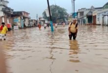 सतना-चित्रकूट में बारिश का कहर! घर-दुकानों में घुसा पानी, सड़कों पर चली नाव