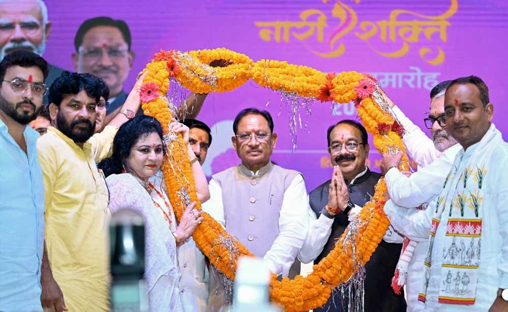 नारी के सम्मान, सुरक्षा और स्वावलंबन से ही बनेगा समृद्ध छत्तीसगढ़ : मुख्यमंत्री विष्णु देव साय नारी के सम्मान, सुरक्षा और स्वावलंबन से ही बनेगा समृद्ध छत्तीसगढ़ : मुख्यमंत्री विष्णु देव साय