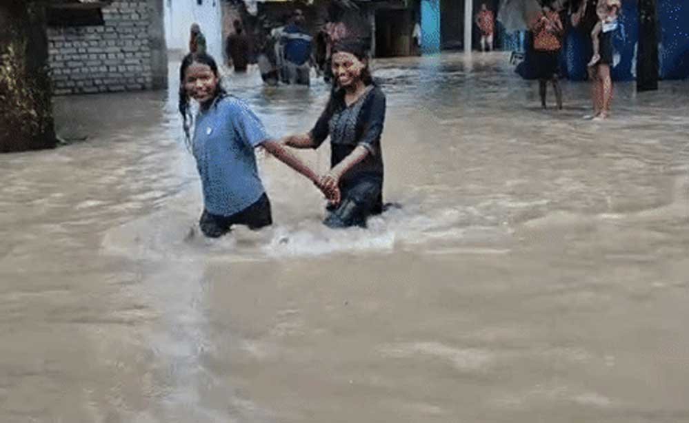 छत्तीसगढ़-बिहार समेत 6 राज्यों में भारी बारिश का अलर्ट, चित्रकूट में हेलिकॉप्टर से रेस्क्यू छत्तीसगढ़-बिहार समेत 6 राज्यों में भारी बारिश का अलर्ट, चित्रकूट में हेलिकॉप्टर से रेस्क्यू