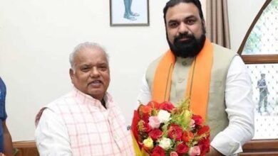 सत्ता बदली, समीकरण बदले… नहीं बदला श्रवण कुमार का कद!